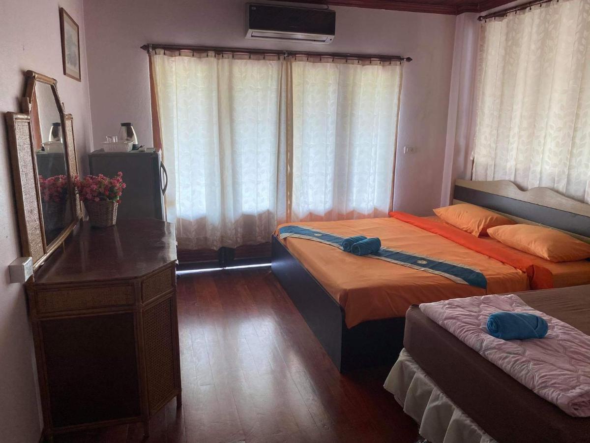 Albergue The Corner Transit Koh Samui